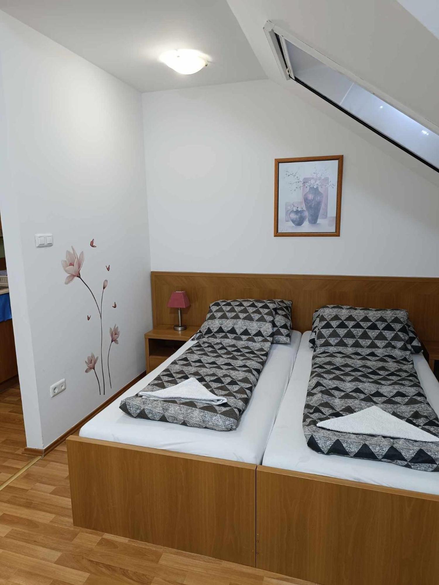 Oazis Wellness Apartman2 Hajduszoboszlo Room photo